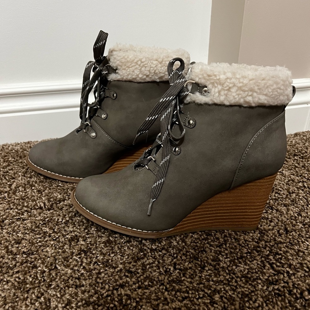Nautica Women's Gray Wedge Ankle Boots